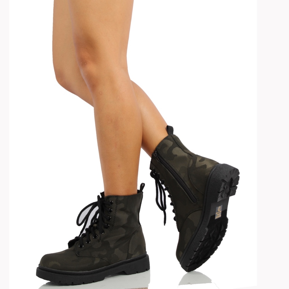 Camouflage Lace Up Lug Sole Military Boot - Picture 7 of 7